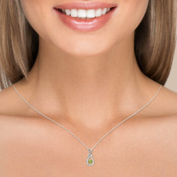 taranox-halskette-peridot-infinity-necklace-sterlingsilber-925-edelstein-silberkette-tnx217-modelfoto