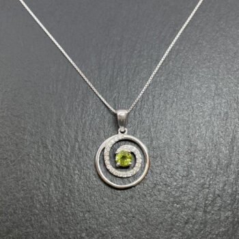taranox-halskette-peridot-swirl-necklace-sterlingsilber-925-edelstein-silberkette-tnx216-frontansicht