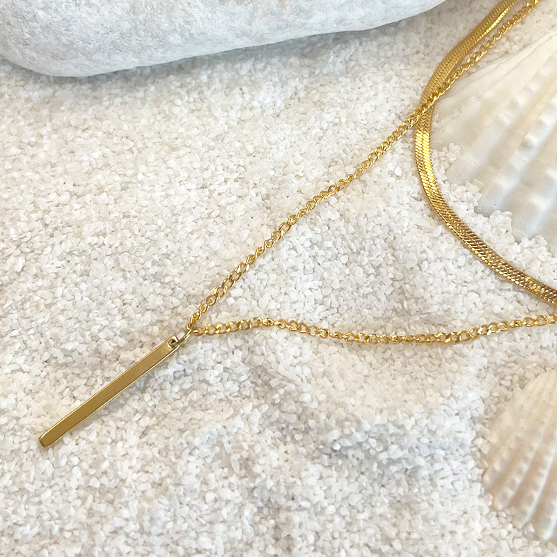 TARANOX® Halskette "Classic Elegance" in Gold, Edelstahlkette mit Anhänger, Kettenlänge 37 cm & 41 cm + 5 cm Verlängerung - Seitenansicht