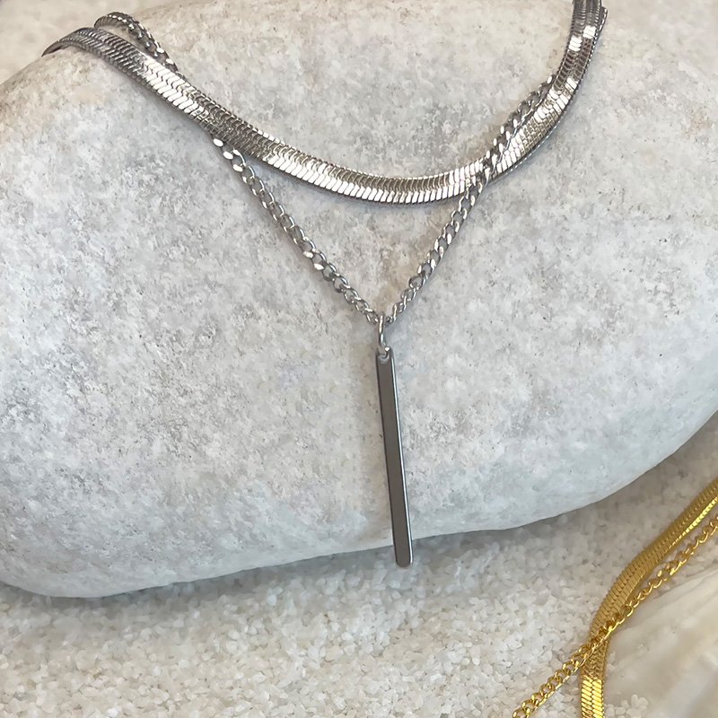 TARANOX® Halskette "Classic Elegance" in Silber, Edelstahlkette mit Anhänger, Kettenlänge 37 cm & 41 cm + 5 cm Verlängerung - Frongtansicht